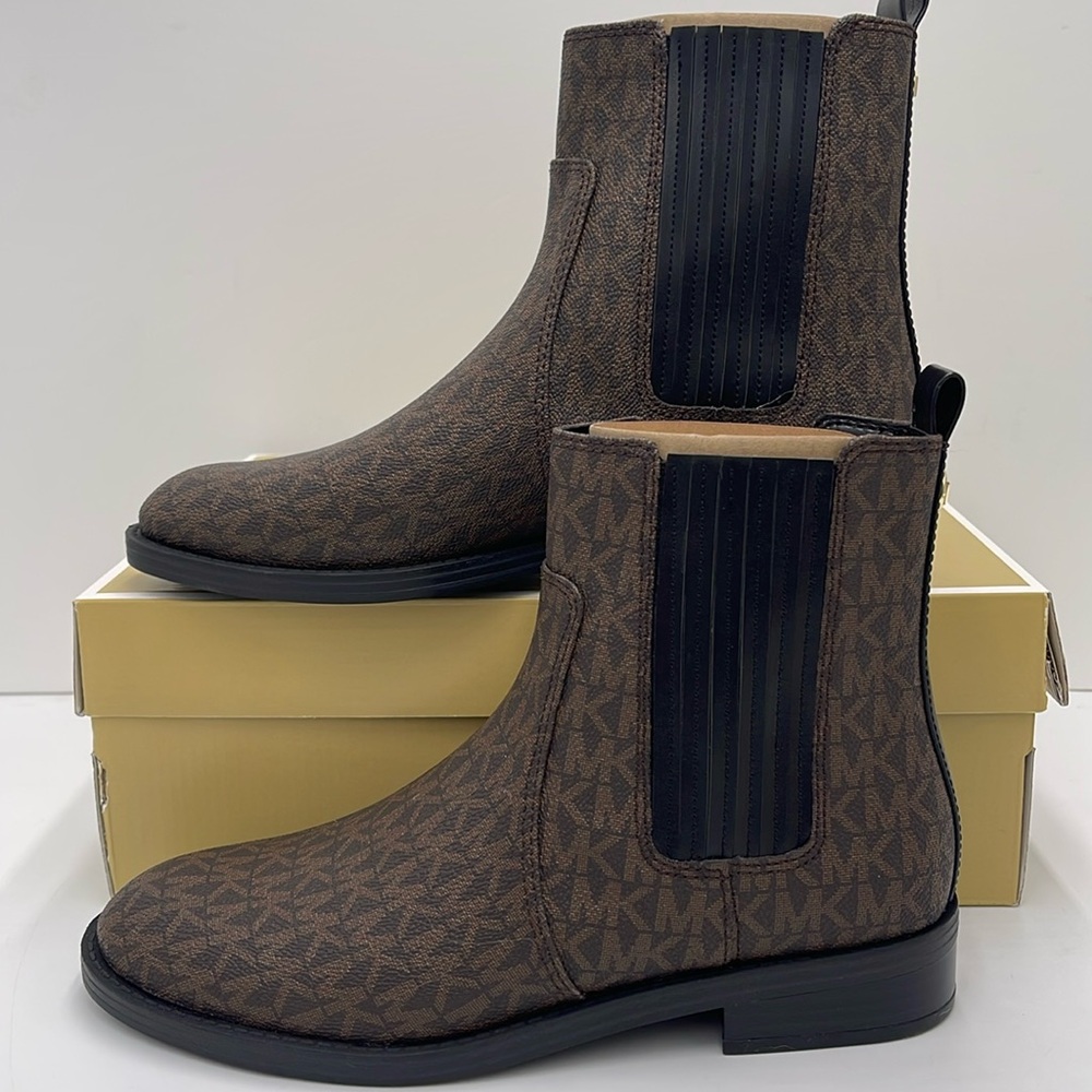 Michael Kors ELLA FLAT BOOTIE MK SIG SM
49F4ELFE5B
BROWN